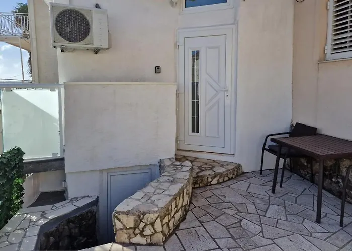 Apartment Ana Lozica With Terrace