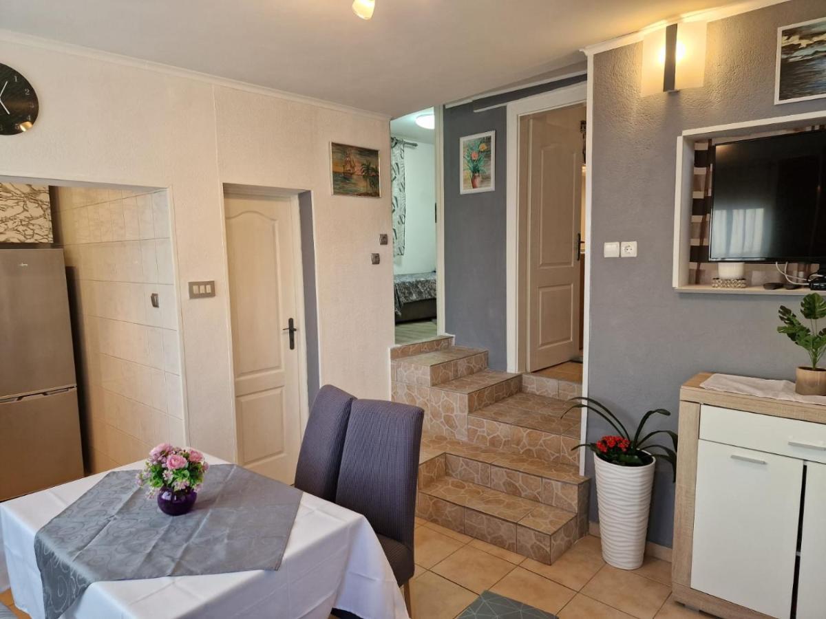 Ana Lozica With Terrace Apartman *