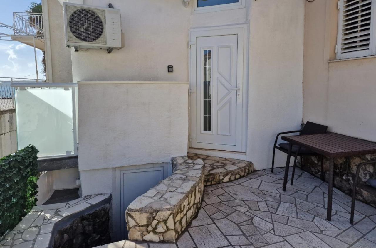 Ana Lozica With Terrace Apartman