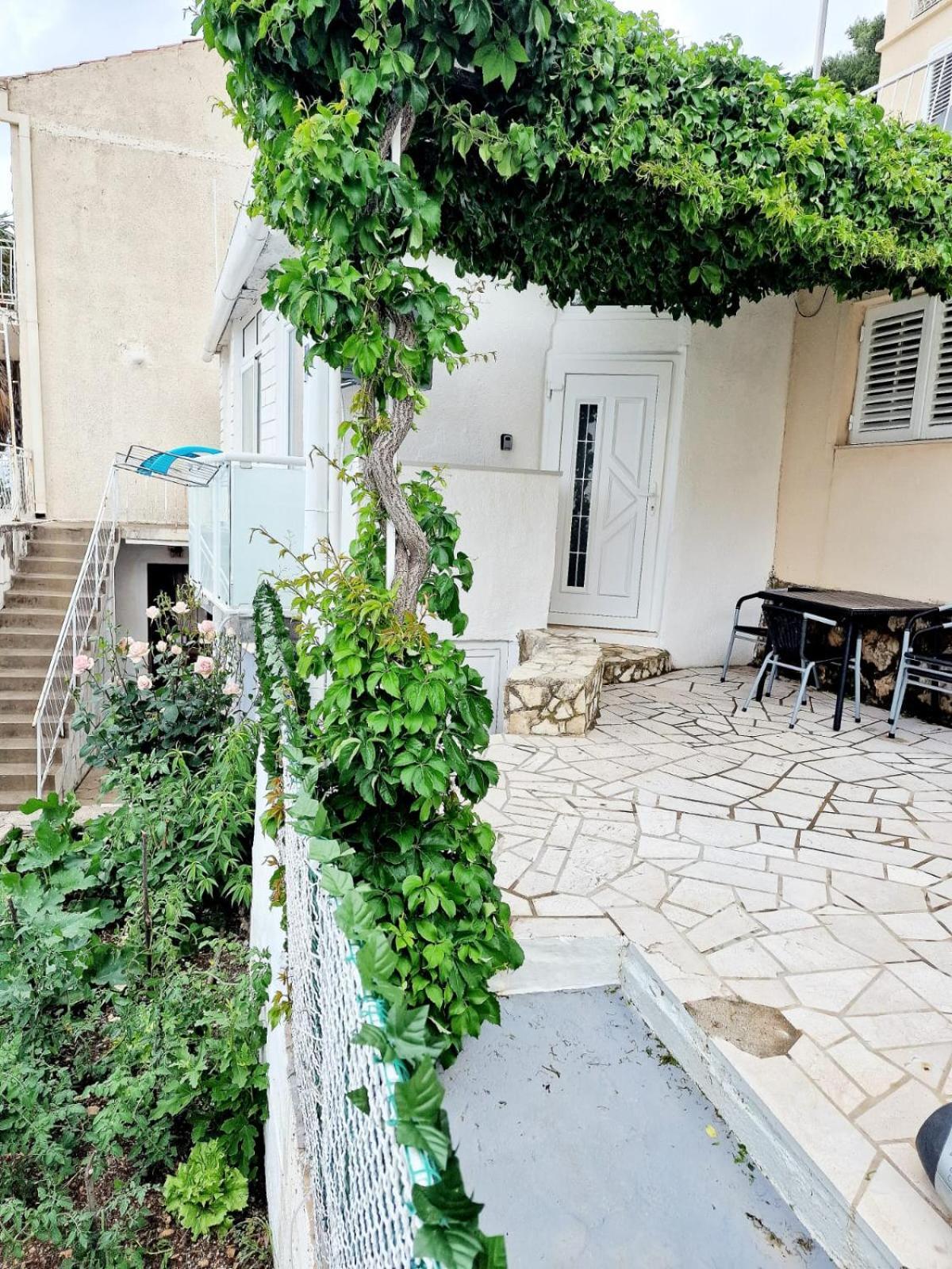 Ana Lozica With Terrace Apartman *